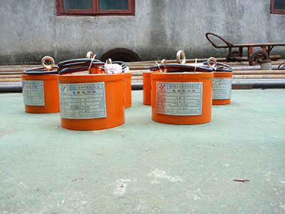 MW04系列吊運(yùn)單張鋼板 長(zhǎng)鋼板電磁鐵